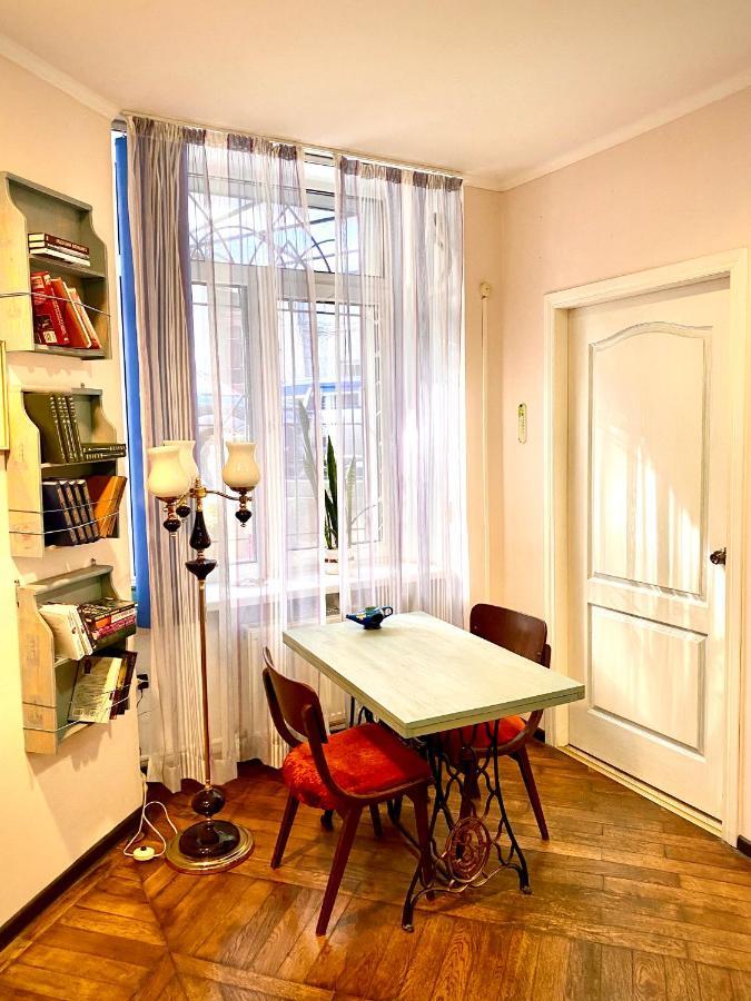 Tapki Hostel Odessa Exteriör bild
