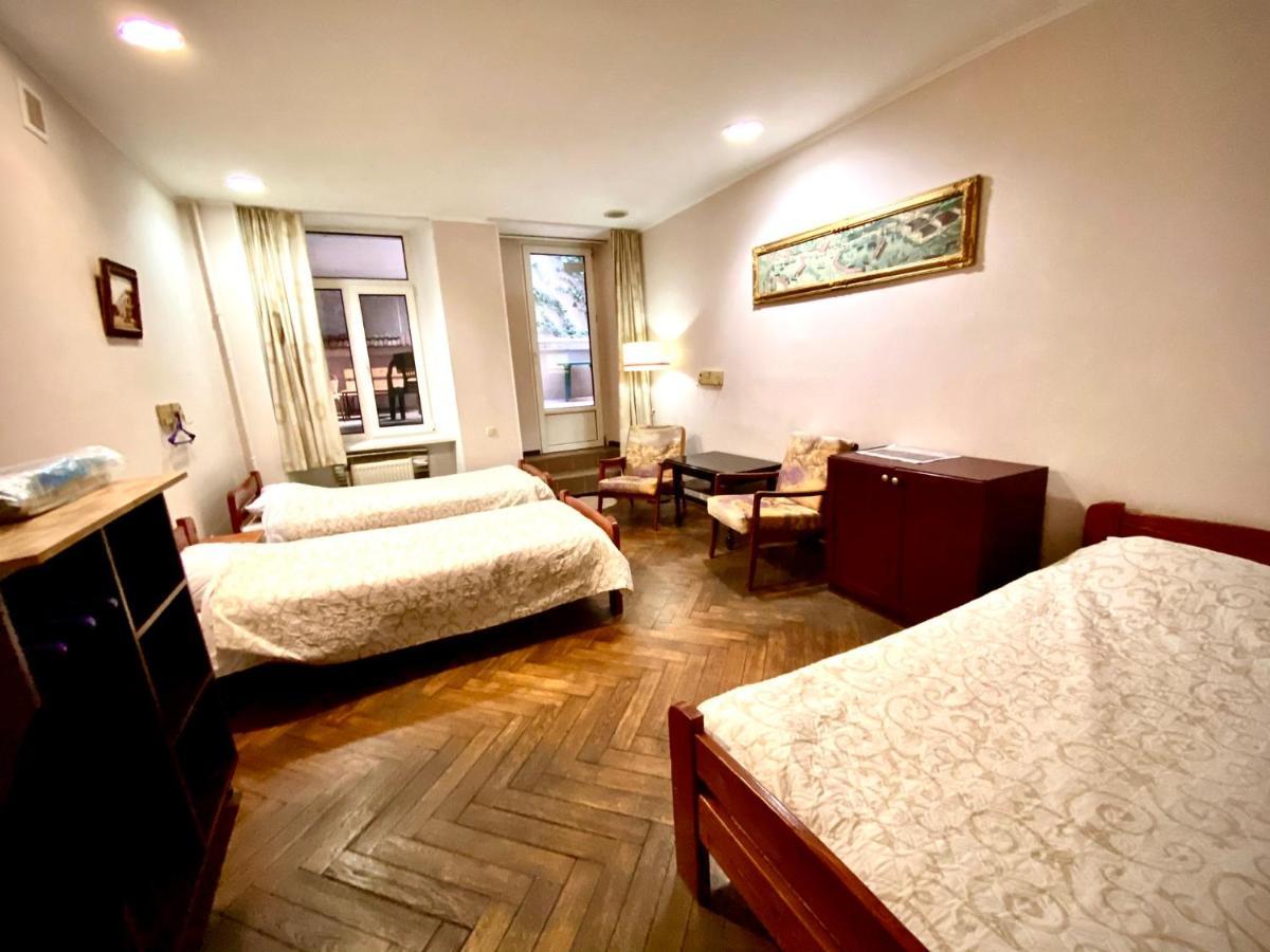 Tapki Hostel Odessa Exteriör bild