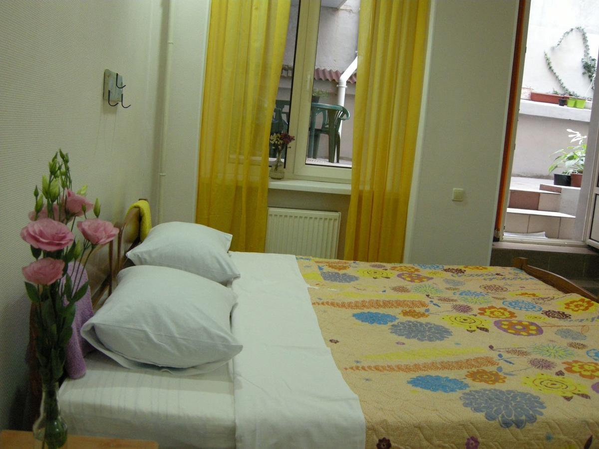 Tapki Hostel Odessa Exteriör bild